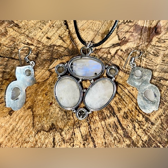 Multiple Rainbow Moonstone Pendant & Earrings - Picture 9 of 10